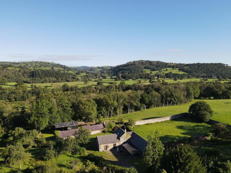 דירות לאנדוברי Tranquil Getaway Near Brecon Beacons מראה חיצוני תמונה