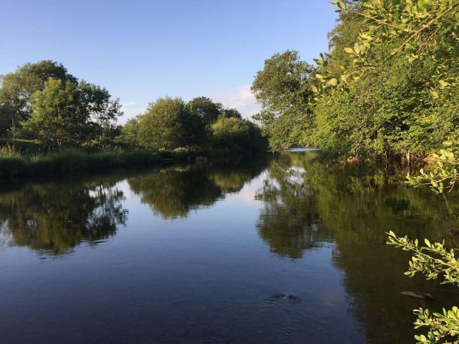 דירות לאנדוברי Tranquil Getaway Near Brecon Beacons מראה חיצוני תמונה
