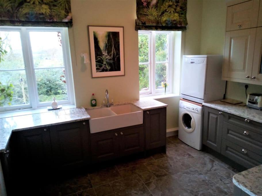 דירות לאנדוברי Tranquil Getaway Near Brecon Beacons מראה חיצוני תמונה
